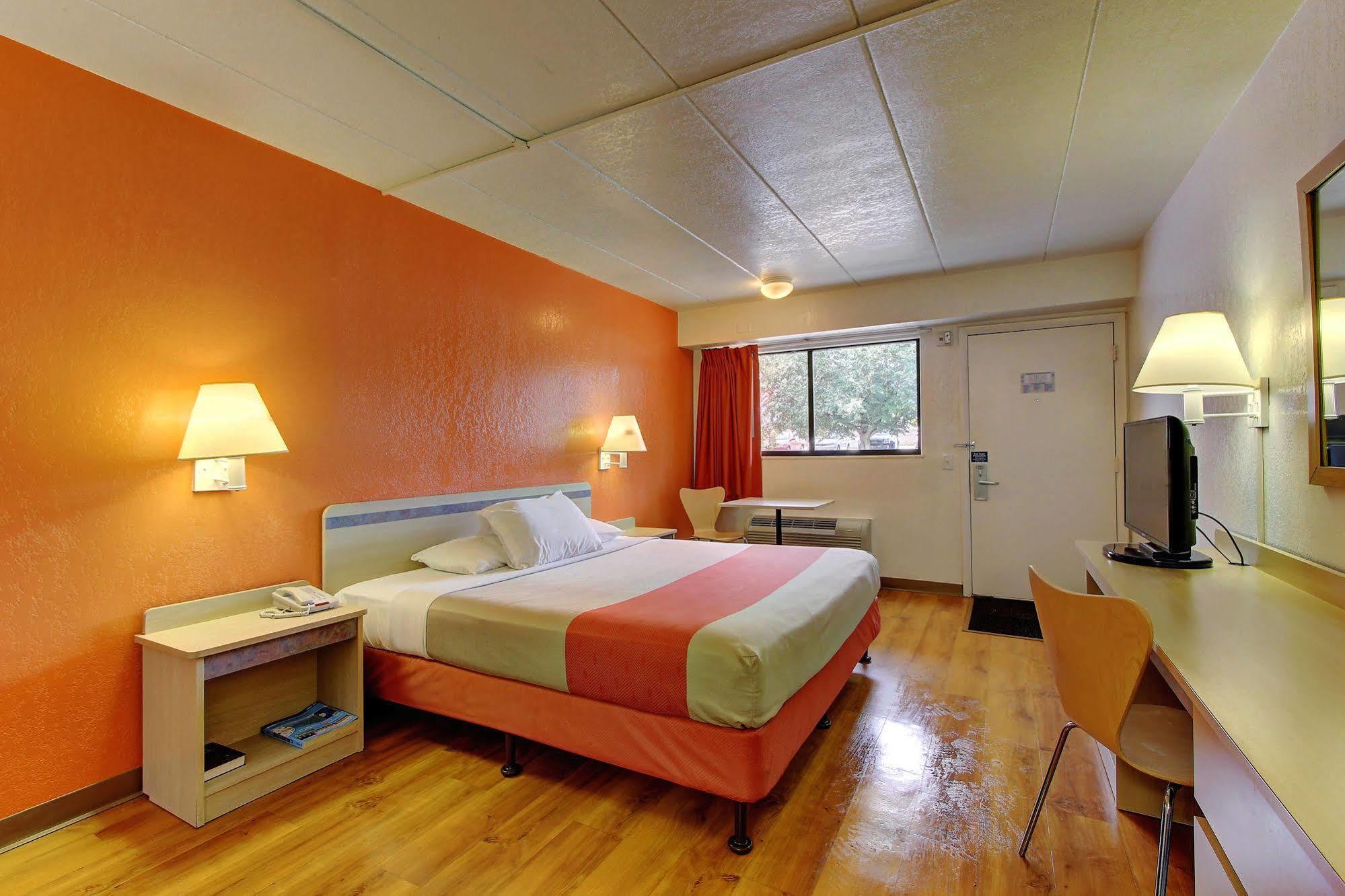 Hotel 6-york, Pa 3*