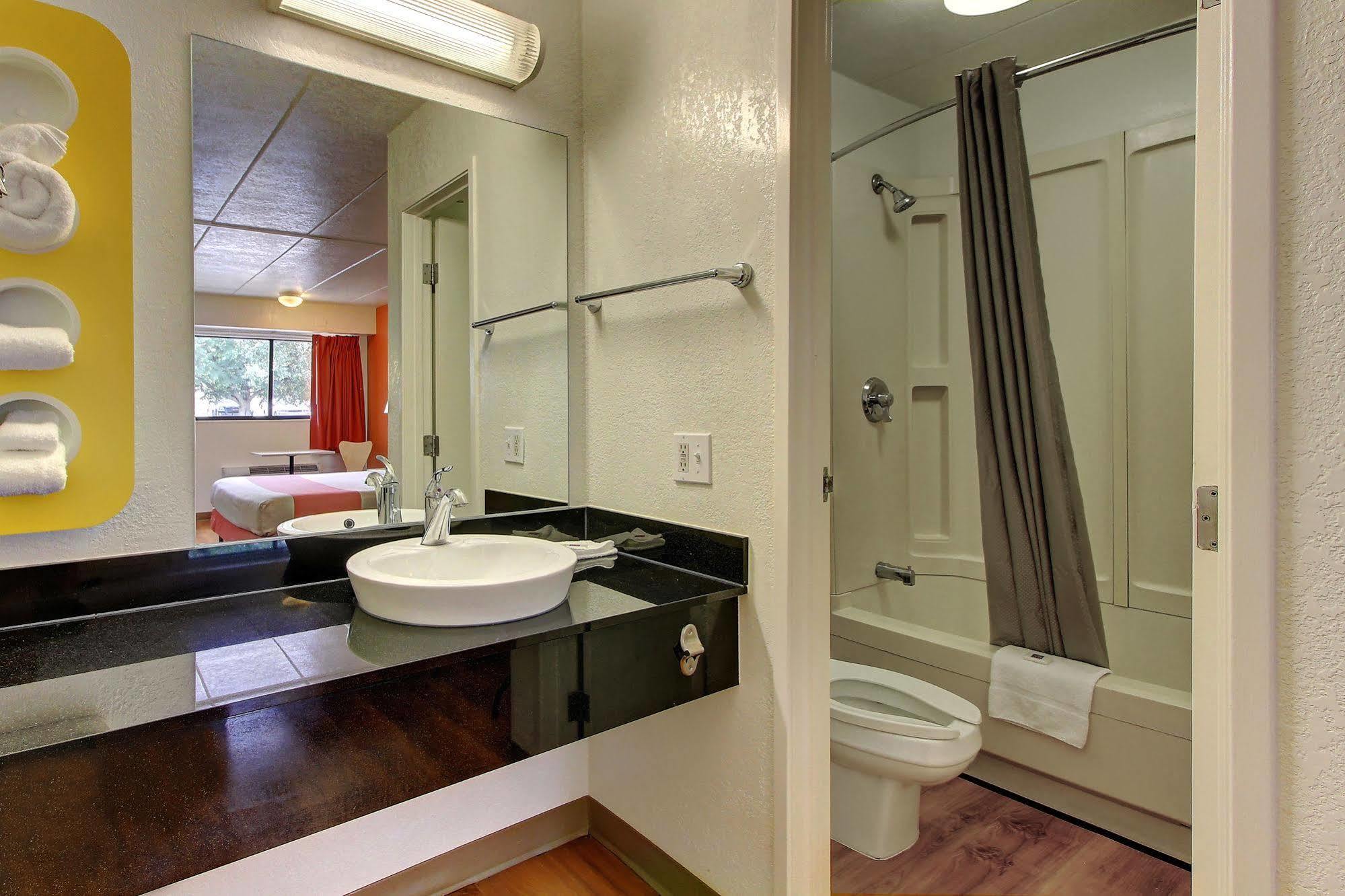 6-york, Pa 3*