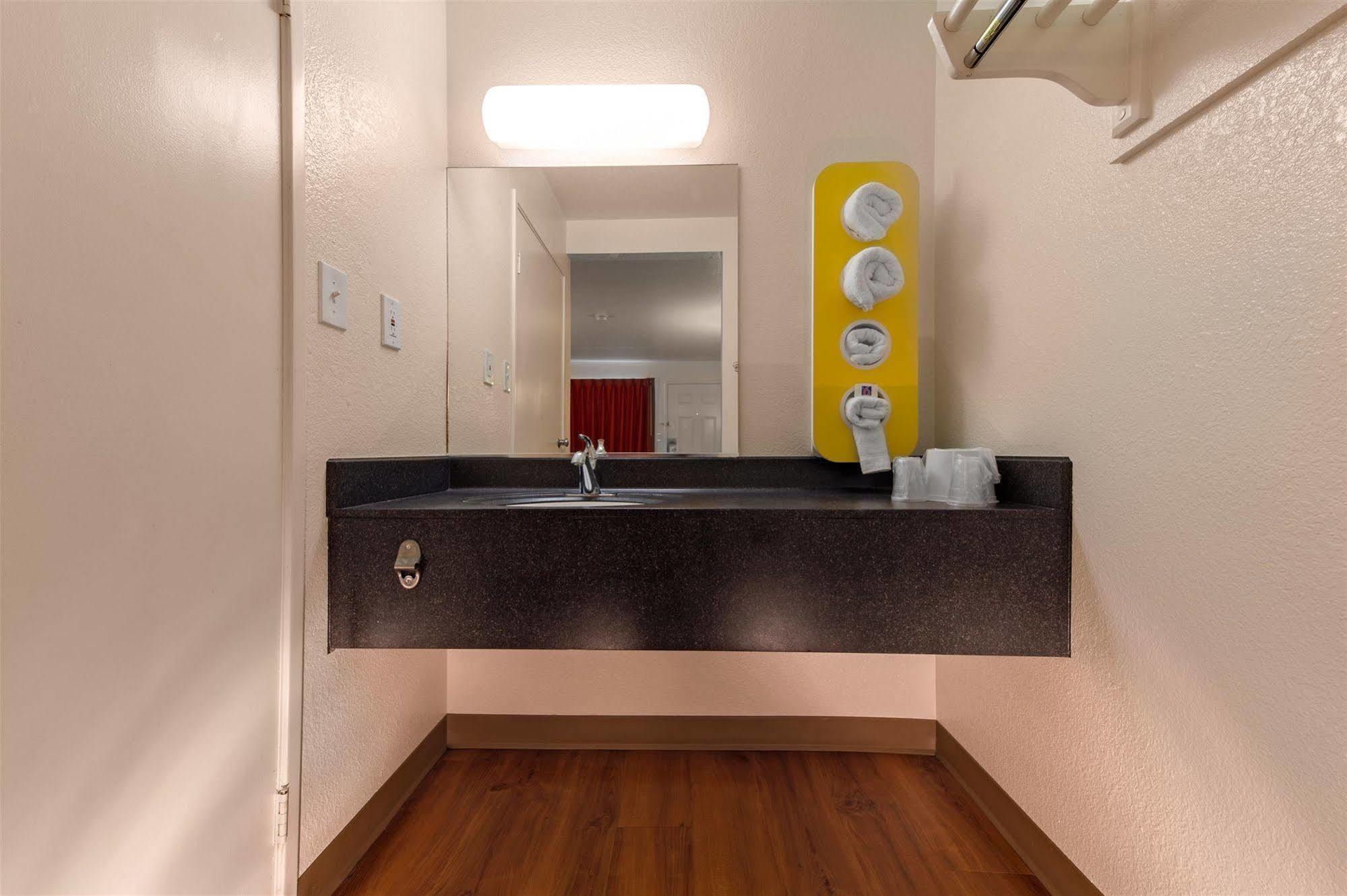 Hotel 6-york, Pa 3*